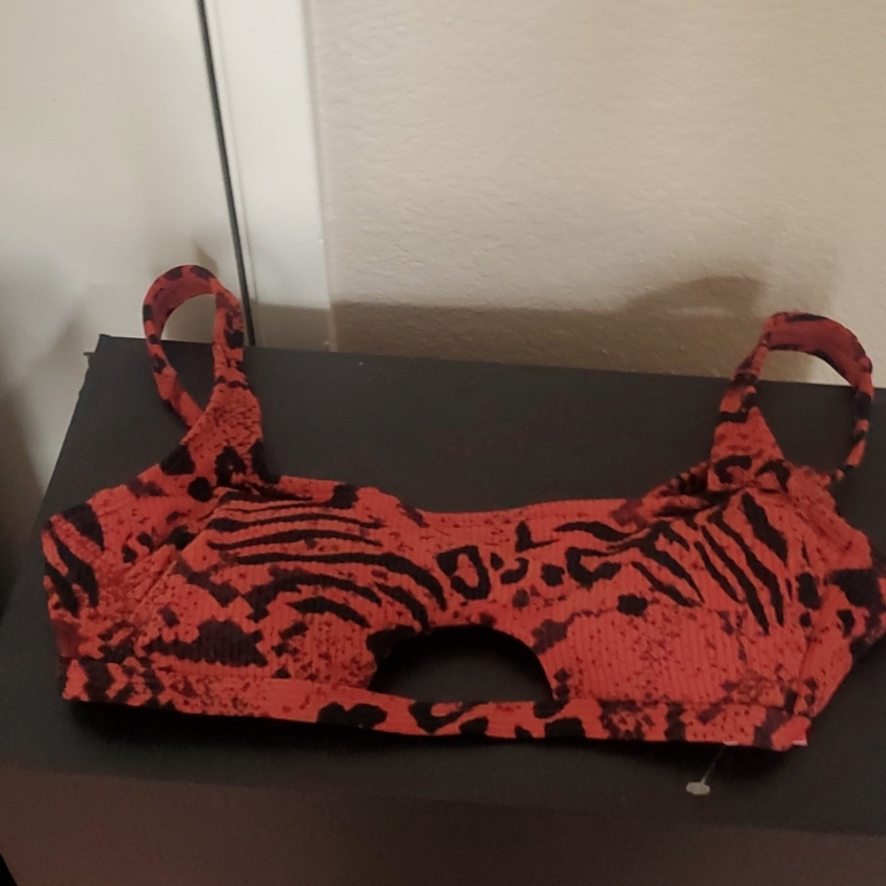 NWT Xsmall cheetah print bikini top